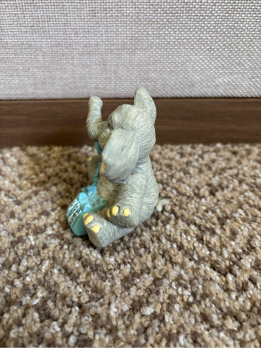 1996 Roman Inc “Forget Me Knots” Elephant Figurine with Blue Phone - Picture 2 of 5